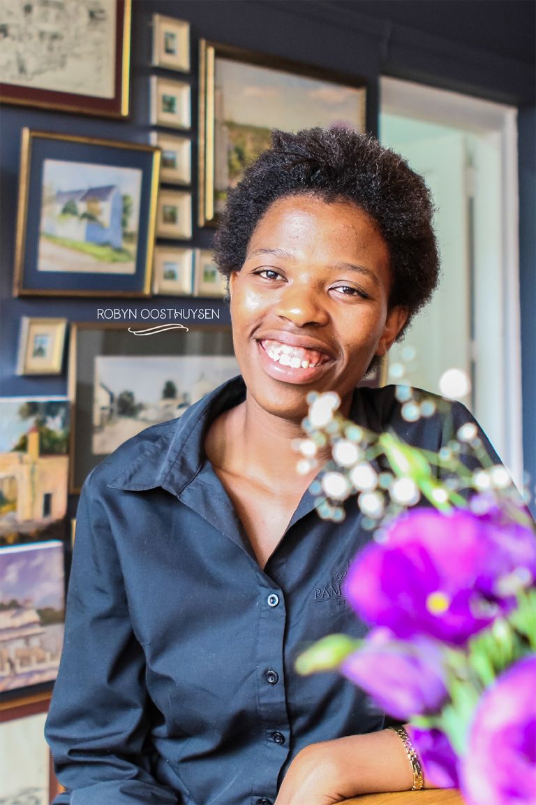 Design Ardour / Robyn Oosthuysen / Art, Design & Images / Pam Golding Properties / Profile Photo / Portrait Photography / Grahamstown / South Africa