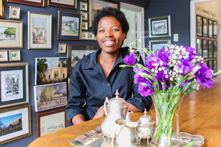 Design Ardour / Robyn Oosthuysen / Art, Design & Images / Pam Golding Properties / Profile Photo / Portrait Photography / Grahamstown / South Africa